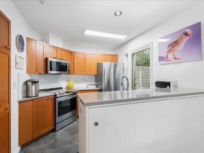 Photo 9 at 101 - 685 W 7th Avenue, Fairview VW, Vancouver West