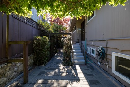 Photo 6 at 424 W Queens Road, Upper Lonsdale, North Vancouver