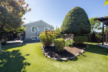 Photo 12 at 424 W Queens Road, Upper Lonsdale, North Vancouver