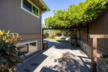 Photo 4 at 424 W Queens Road, Upper Lonsdale, North Vancouver
