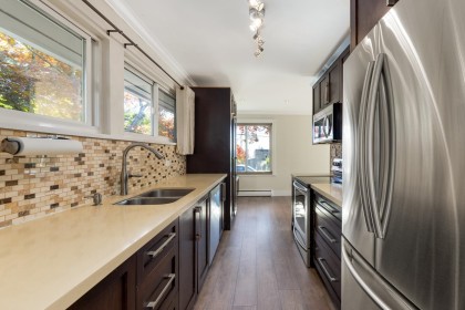 Photo 25 at 424 W Queens Road, Upper Lonsdale, North Vancouver
