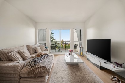 Photo 2 at 309 - 422 E 3rd Street, Lower Lonsdale, North Vancouver