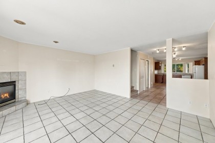 Photo 12 at 423-425 E 2nd Street, Lower Lonsdale, North Vancouver