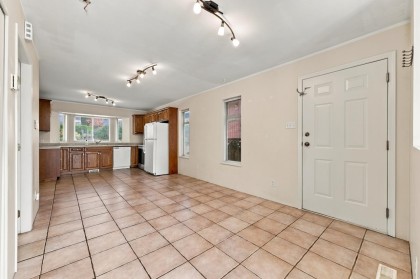 Photo 7 at 423-425 E 2nd Street, Lower Lonsdale, North Vancouver