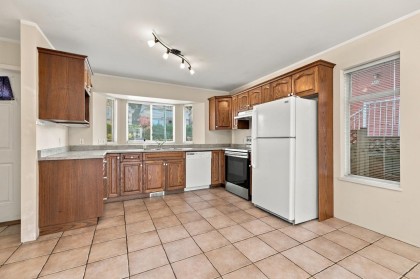 Photo 3 at 423-425 E 2nd Street, Lower Lonsdale, North Vancouver