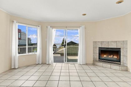 Photo 11 at 423-425 E 2nd Street, Lower Lonsdale, North Vancouver