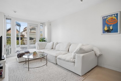 Photo 2 at 203 - 2190 W 5th Avenue, Kitsilano, Vancouver West