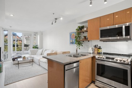 Photo 6 at 203 - 2190 W 5th Avenue, Kitsilano, Vancouver West