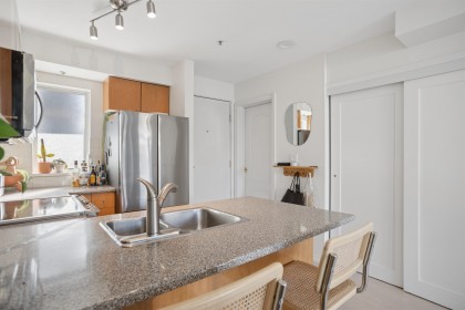 Photo 5 at 203 - 2190 W 5th Avenue, Kitsilano, Vancouver West