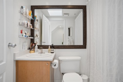 Photo 11 at 203 - 2190 W 5th Avenue, Kitsilano, Vancouver West