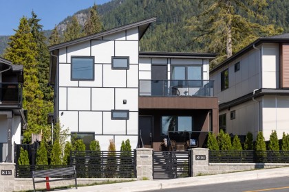 Photo 1 at 806 Montroyal Boulevard, Canyon Heights NV, North Vancouver