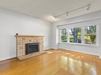 Photo 3 at 3989 W 19th Avenue, Dunbar, Vancouver West