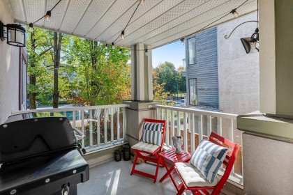 Photo 10 at 203 - 3235 W 4th Avenue, Kitsilano, Vancouver West
