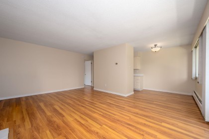 Photo 6 at 302 - 1345 Chesterfield Avenue, Central Lonsdale, North Vancouver