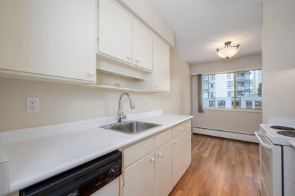 Photo 17 at 302 - 1345 Chesterfield Avenue, Central Lonsdale, North Vancouver