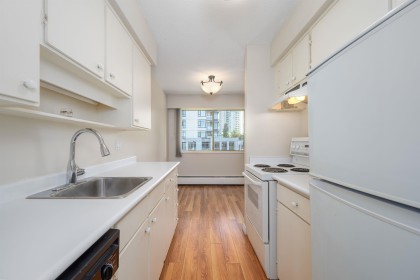 Photo 16 at 302 - 1345 Chesterfield Avenue, Central Lonsdale, North Vancouver