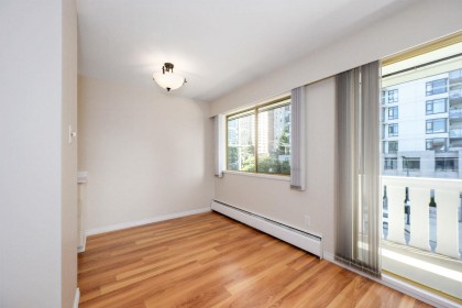 Photo 7 at 302 - 1345 Chesterfield Avenue, Central Lonsdale, North Vancouver