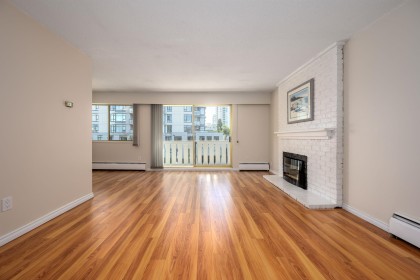 Photo 3 at 302 - 1345 Chesterfield Avenue, Central Lonsdale, North Vancouver