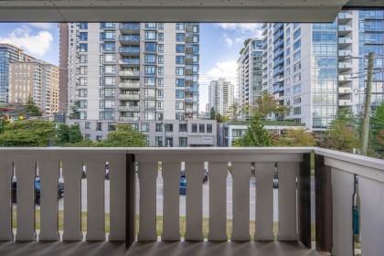 Photo 10 at 302 - 1345 Chesterfield Avenue, Central Lonsdale, North Vancouver