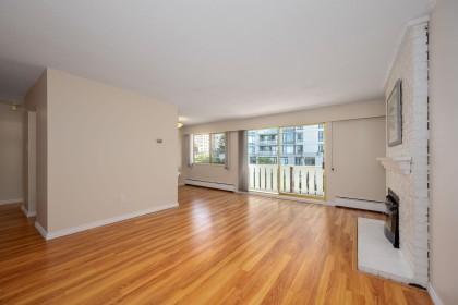 Photo 4 at 302 - 1345 Chesterfield Avenue, Central Lonsdale, North Vancouver
