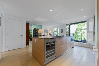 Photo 11 at 310 - 1571 W 57th Avenue, South Granville, Vancouver West