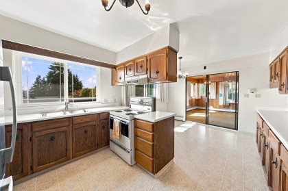 Photo 13 at 4148 Fairway Place, Dollarton, North Vancouver