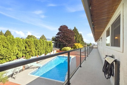 Photo 4 at 4148 Fairway Place, Dollarton, North Vancouver