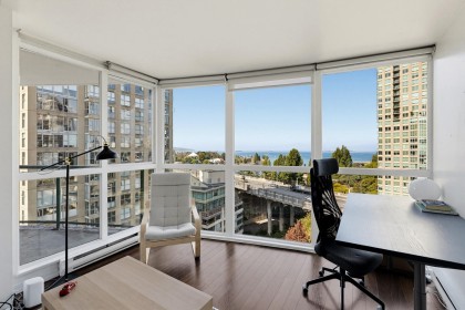 Photo 3 at 1401 - 907 Beach Avenue, Yaletown, Vancouver West