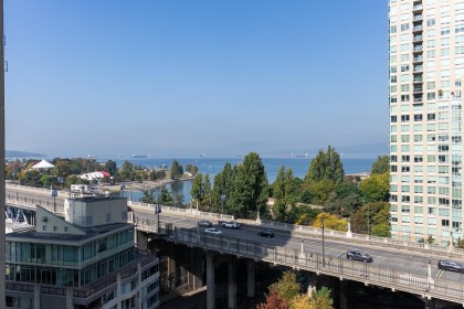 Photo 30 at 1401 - 907 Beach Avenue, Yaletown, Vancouver West