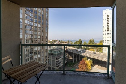 Photo 29 at 1401 - 907 Beach Avenue, Yaletown, Vancouver West