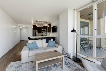 Photo 4 at 1401 - 907 Beach Avenue, Yaletown, Vancouver West