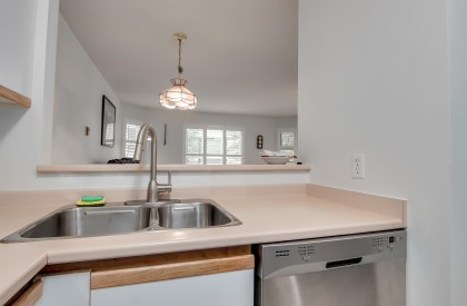 Photo 5 at 205 - 1535 Chesterfield Avenue, Central Lonsdale, North Vancouver