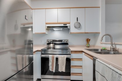 Photo 4 at 205 - 1535 Chesterfield Avenue, Central Lonsdale, North Vancouver