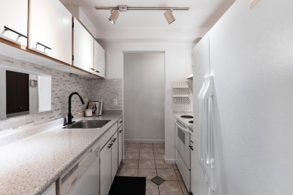 Photo 14 at 104 - 555 W 14th Avenue, Fairview VW, Vancouver West