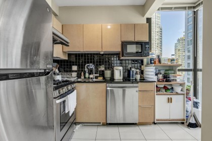 Photo 16 at 607 - 1239 W Georgia Street, Coal Harbour, Vancouver West