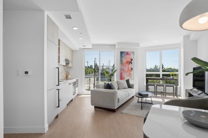 Photo 11 at 204 - 333 St. Davids Avenue, Lower Lonsdale, North Vancouver