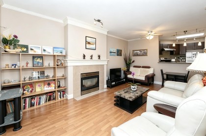 Photo 4 at 305 - 3615 W 17th Avenue, Dunbar, Vancouver West