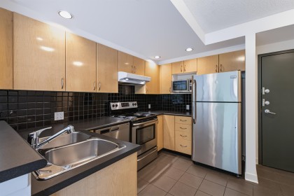 Photo 3 at 202 - 1688 Robson Street, West End VW, Vancouver West