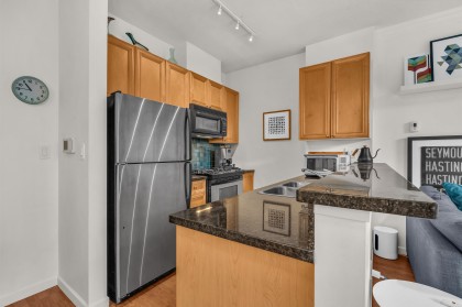 Photo 7 at 307 - 928 W Richards Street, Yaletown, Vancouver West