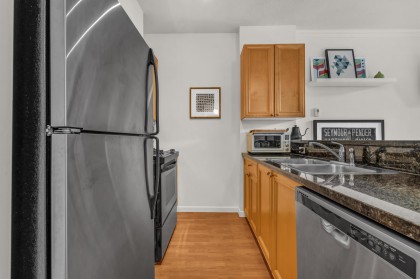 Photo 8 at 307 - 928 W Richards Street, Yaletown, Vancouver West