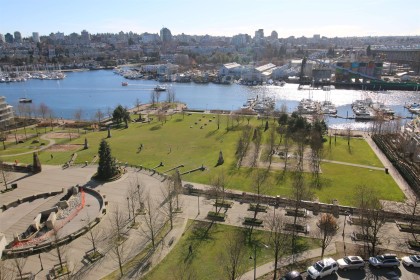 Photo 4 at 1606 - 583 Beach Crescent, Yaletown, Vancouver West