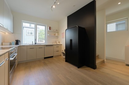 Photo 18 at 24 - 632 E 3rd Street, Lower Lonsdale, North Vancouver