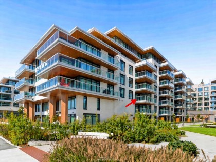 Photo 3 at 302 - 777 Harbour Way, Harbourside, North Vancouver
