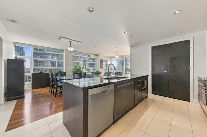 Photo 10 at 1004 - 1455 Howe Street, Yaletown, Vancouver West