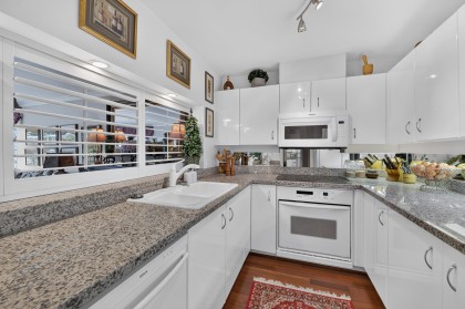 Photo 11 at 804 - 1600 Hornby Street, Yaletown, Vancouver West