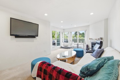 Photo 3 at 107 - 3280 W Broadway, Kitsilano, Vancouver West