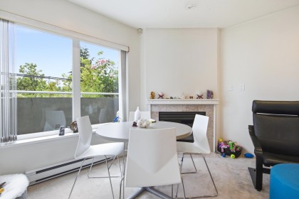 Photo 5 at 107 - 3280 W Broadway, Kitsilano, Vancouver West