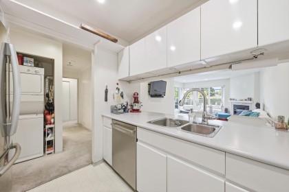Photo 10 at 107 - 3280 W Broadway, Kitsilano, Vancouver West