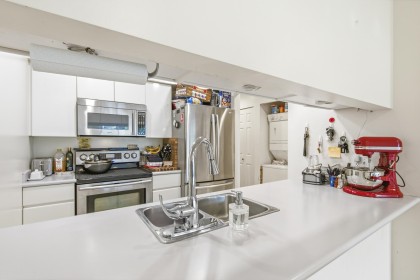 Photo 11 at 107 - 3280 W Broadway, Kitsilano, Vancouver West