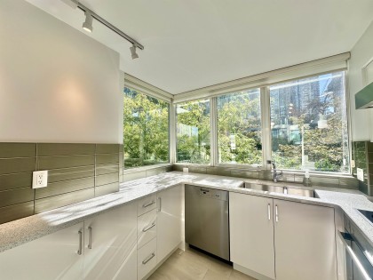 Photo 7 at 206 - 588 Broughton Street, Coal Harbour, Vancouver West
